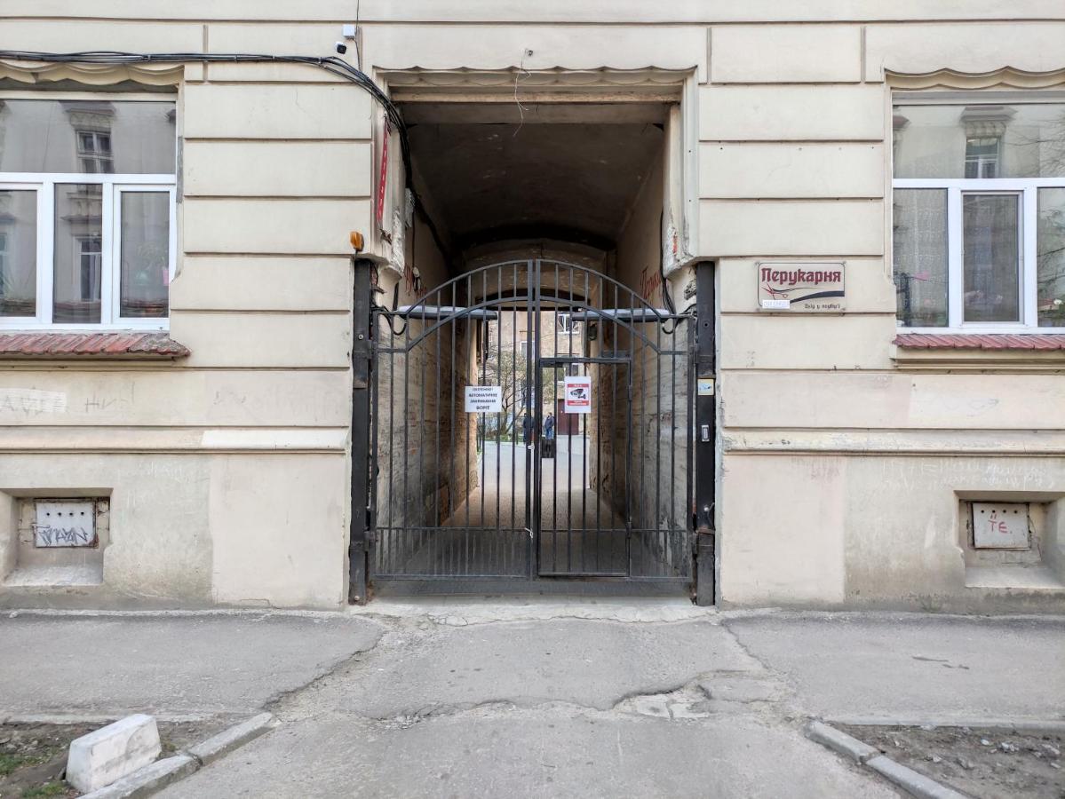 Квартира Біля Залізничного Вокзалу Lviv Dış mekan fotoğraf